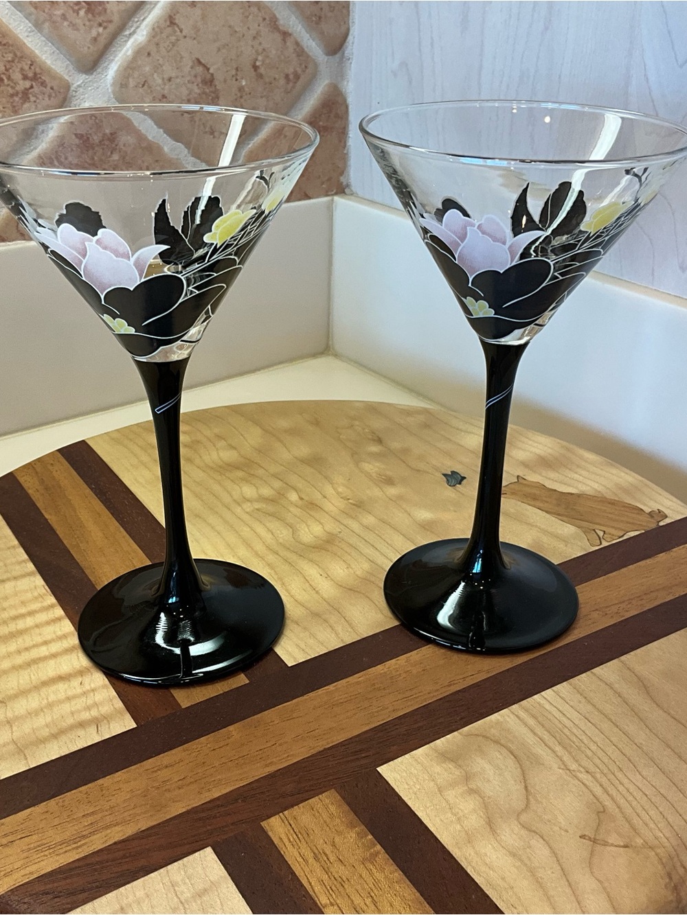 Luminarc France Set of 2 Black Stem Floral Design Glasses Stemware Drinkware